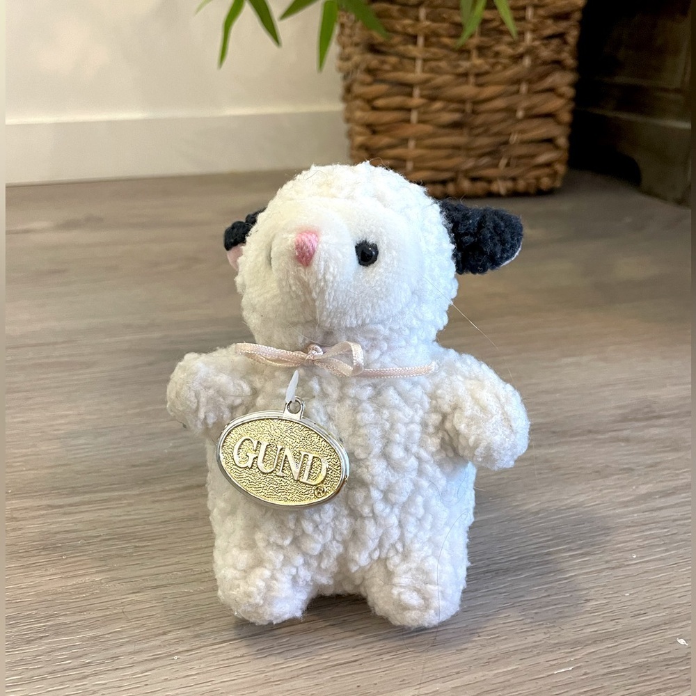 GUND - Rare VINTAGE 1986 Stuffed Lamb Sheep Toy.